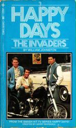 Happy Days: The Invaders paperback book (Tempo Books/1975)